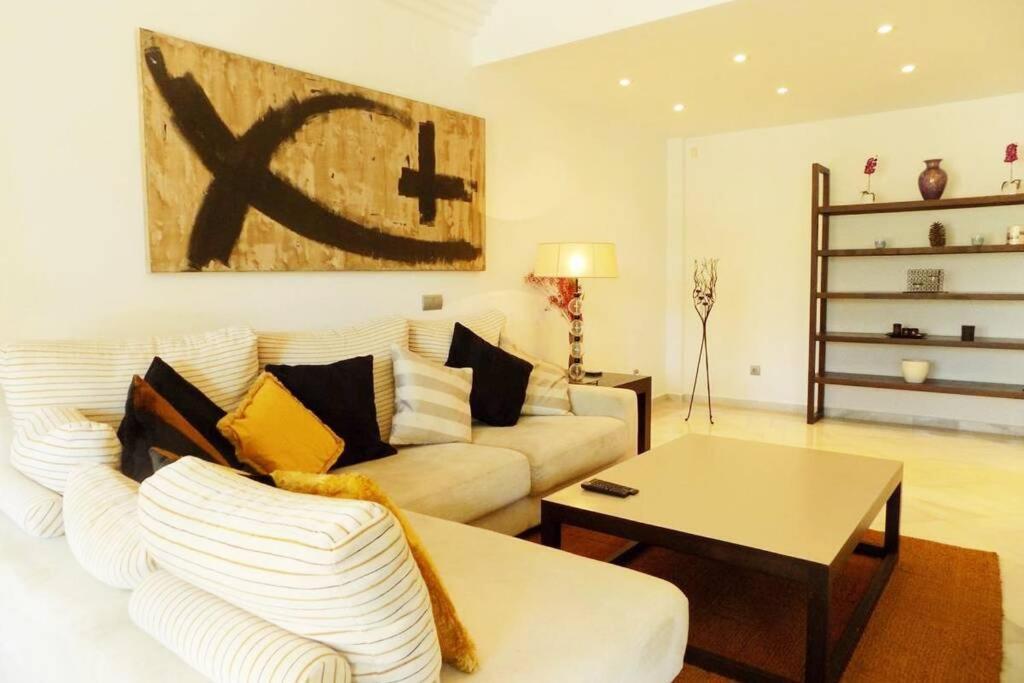 Fuente Aloha Apartment Marbella Bagian luar foto