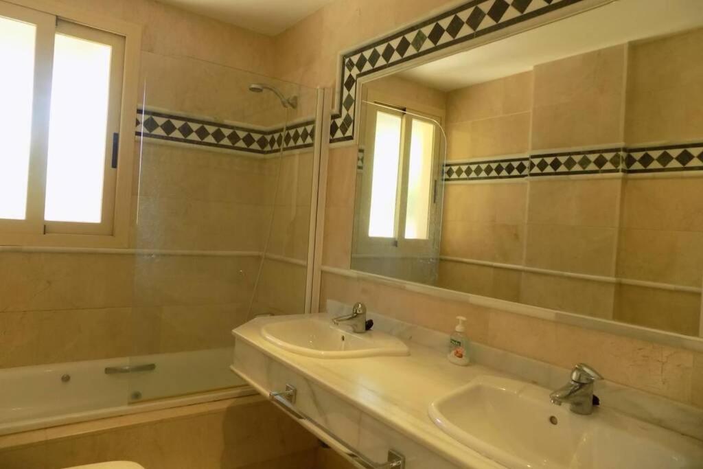 Fuente Aloha Apartment Marbella Bagian luar foto