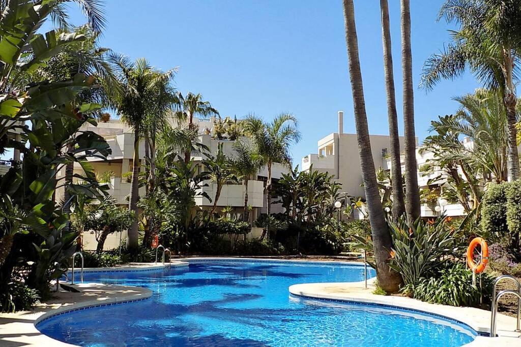 Fuente Aloha Apartment Marbella Bagian luar foto